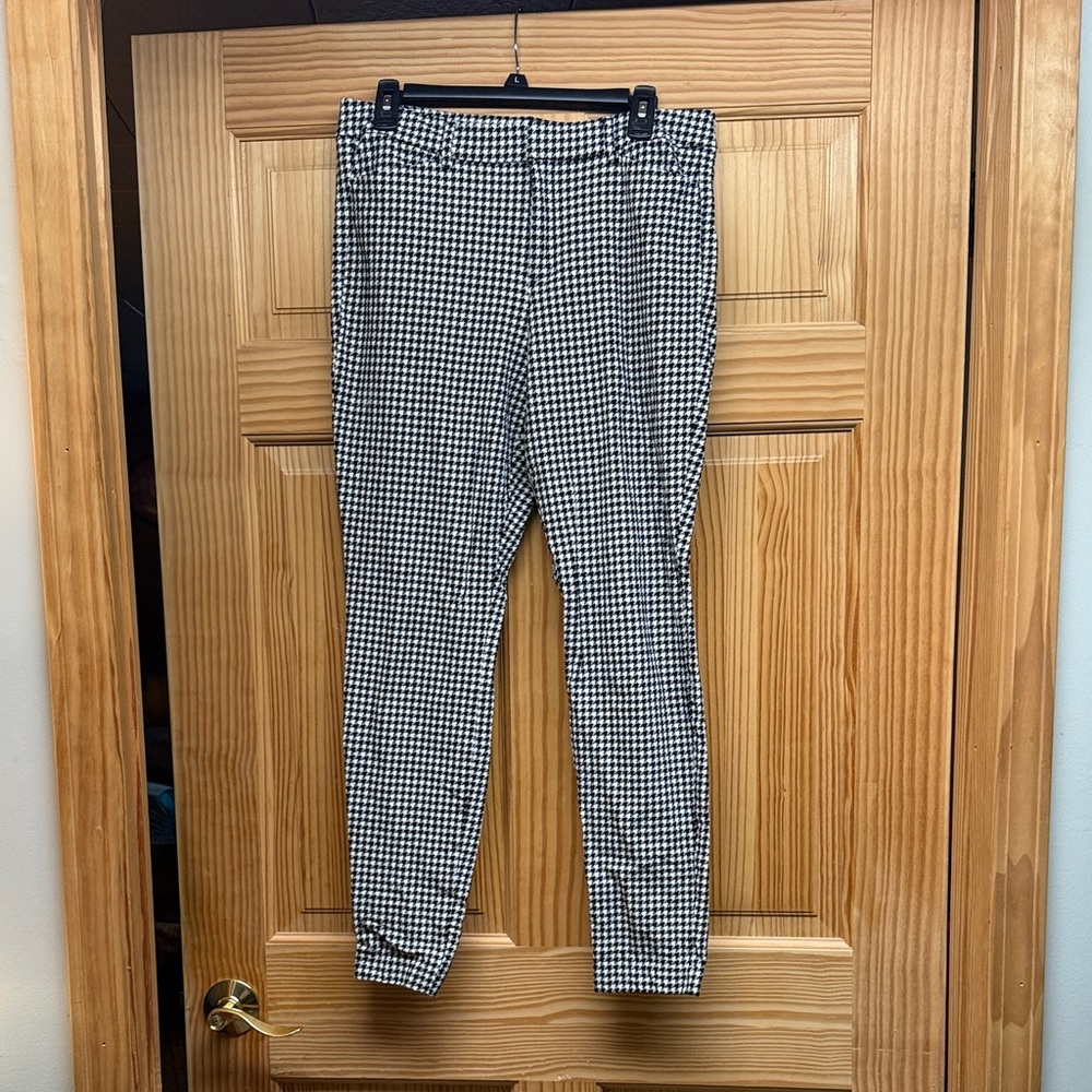 Old Navy Women's Black and White Checkered Pants